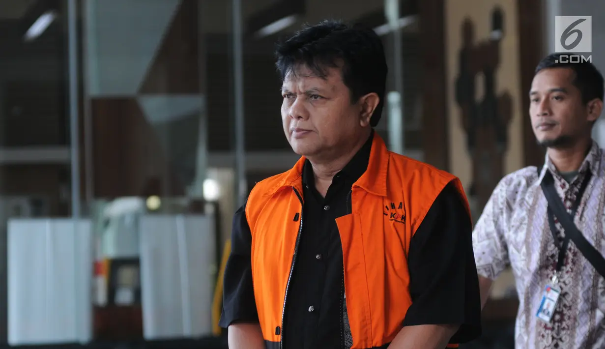 Hakim tunggal praperadilan PN Semarang Lasito usai menjalani pemeriksaan di Gedung KPK, Jakarta, Kamis (23/5/2019). Lasito diperiksa sebagai tersangka terkait suap pengabulan penetapan tersangka Bupati Jepara Ahmad Marzuki dalam kasus dugaan korupsi dana bantuan parpol. (merdeka.com/Dwi Narwoko)