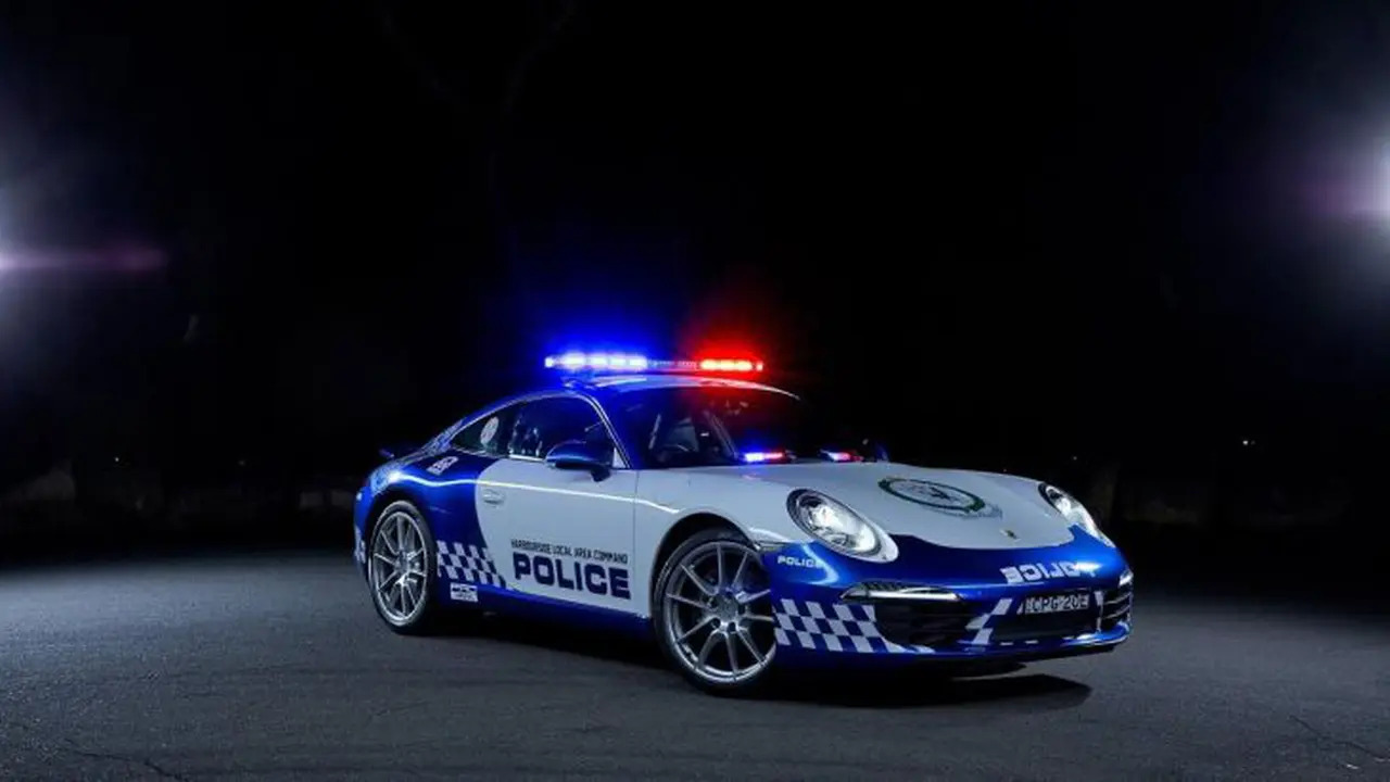Dekati Kaum Muda, Polisi Australia Andalkan Porsche Carrera