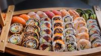 Ilustrasi bermacam-macam jenis sushi, termasuk inari sushi. (Foto: Unsplash/Riccardo Bergamini)
