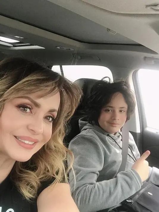 Ini adalah potret kebersamaan Gabriela Spanic dengan sang buah hati, Gabriel. (Foto: instagram.com/gabyspanictv)