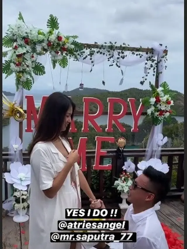 6 Momen Romantis Atries Angel Mantan Chef Juna Dilamar Kekasih