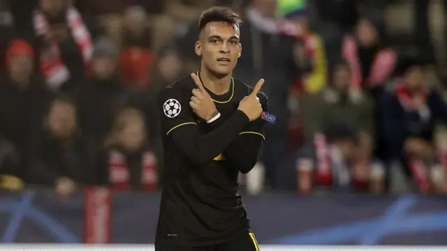 Barcelona Lebih Mengutamakan Lautaro Martinez Ketimbang Neymar