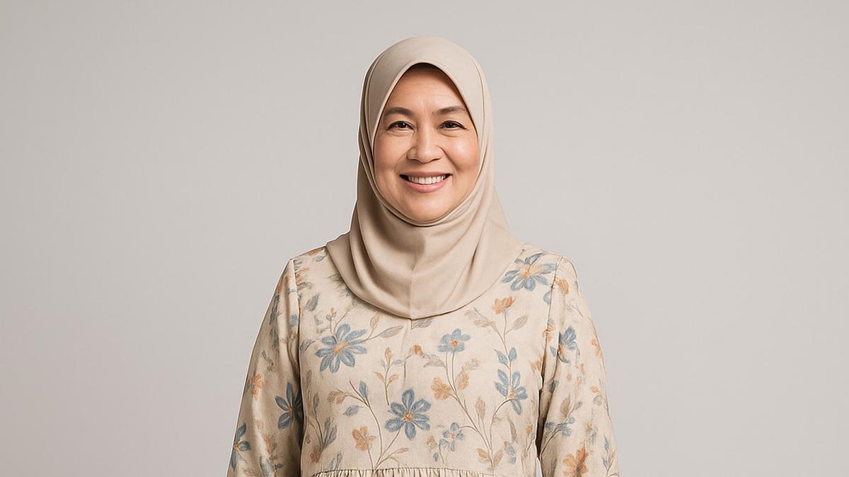 7 Rekomendasi Model Gamis Terbaru 2025 untuk Ibu-Ibu Usia 50-an, Nyaman Dipakai dan Tampil Percaya Diri