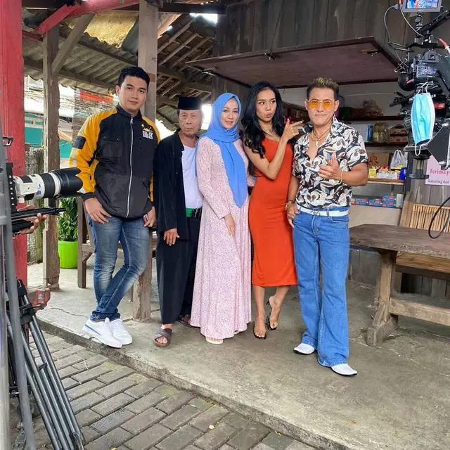 Main Sinetron Lagi, Ini 7 Potret Vino G Bastian di Lokasi Syuting
