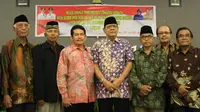 Wakil Gubernur Sulawesi Tengah Sudarto (memakai kemeja batik ungu). (foto: pemprov sulteng)