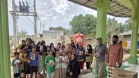 Ramadan Berbagi, Sponsor Anyar Persija Kirim 25.000 Makanan untuk Korban Banjir Aceh