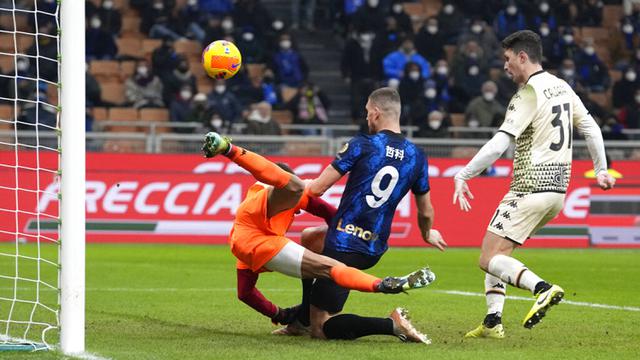 FOTO: Inter Milan Susah Payah Kalahkan Venezia di San Siro