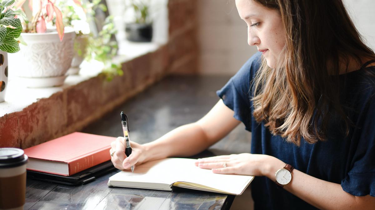 Mind Under Control 2025: Cara Ampuh Stop Overthinking, Hidup Lebih Tenang!