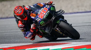 Pembalap Monster Energy Yamaha MotoGP asal Prancis, Fabio Quartararo saat sesi latihan pertama MotoGP Austria di sirkuit Red Bull Ring di Spielberg, Austria, pada 16 Agustus 2024. (Jure Makovec/AFP)