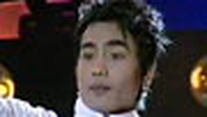 Charly St12 Dukung Adik Showbiz Liputan6 Com Masa lalu charly jadi pengamen. charly st12 dukung adik showbiz