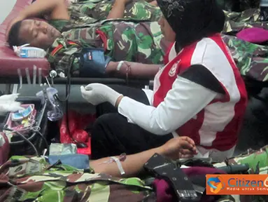 Citizen6, Surabaya: Keikutsertaan Korps Marinir dalam kegiatan donor darah ini merupakan bentuk kepedulian dan peran serta Korps Marinir dalam peringatan hari Armada. (Pengirim: Budi Abdillah)