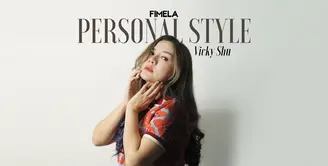 Penyanyi cantik, Vicky Shu membocorkan Red Carpet Look hingga Personal Style-nya sehari-hari.