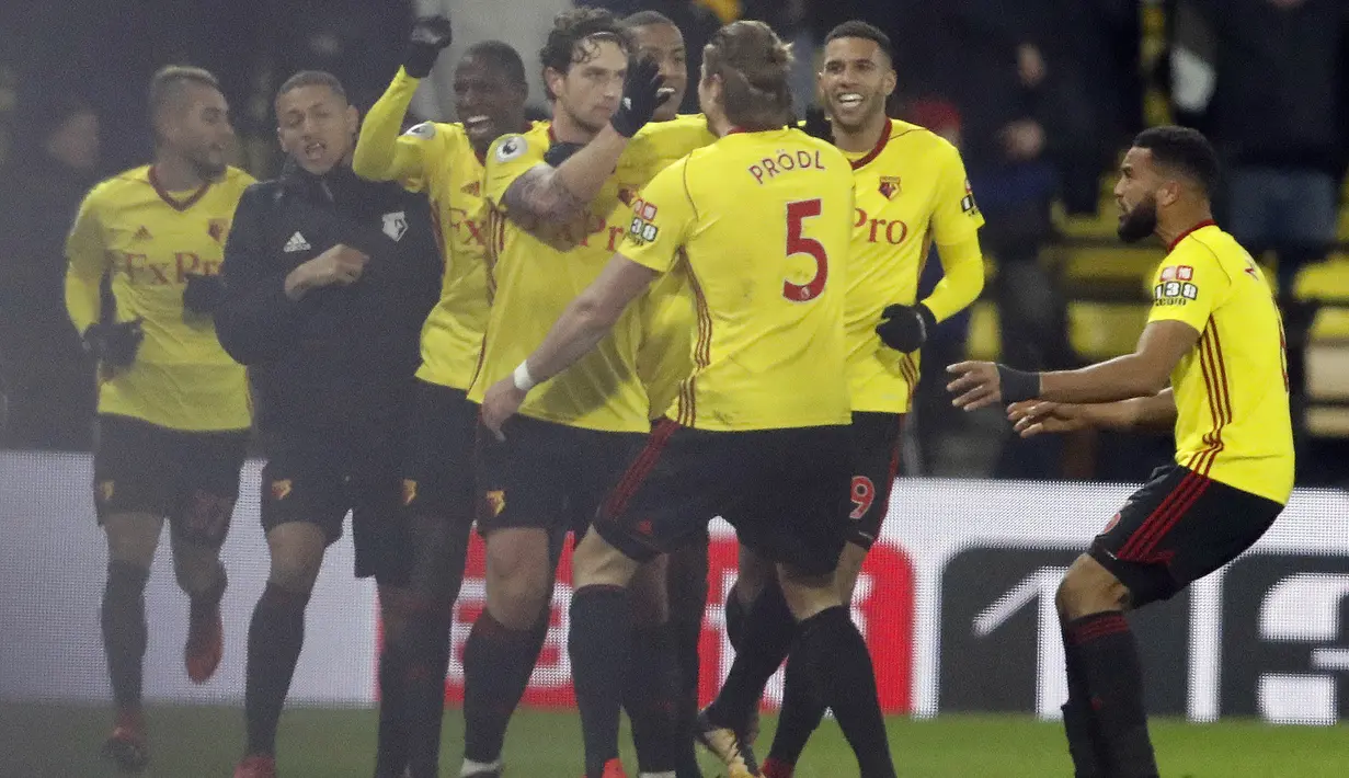 Para pemain Watford merayakan gol ke gawang Chelsea pada lanjutan Premier League di Vicarage Road stadium, London, (5/2/2018). Chelsea kalah 1-4. (AP/Frank Augstein)