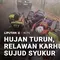 Hujan Turun saat Karhutla, Petugas Damkar Sujud Syukur