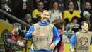 Ekspresi pemain Swedia, Zlatan Ibrahimovic, saat menyaksikan pertandingan melawan timnas Belgia pada laga perdana Grup F Kualifikasi Euro 2024 di Friends Arena, Sabtu (25/03/2023) dini hari WIB. (AFP/Jonathan Nackstrand)