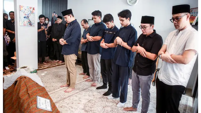 Anies Baswedan Imami Salat Jenazah Hilbram Dunar