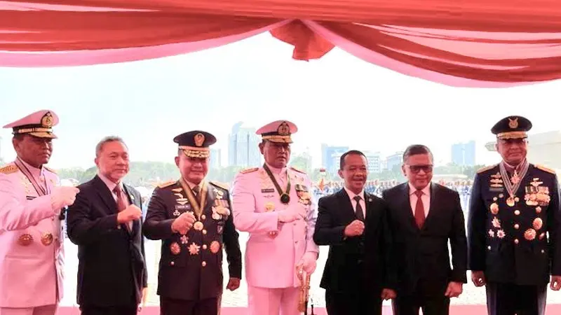 Sejumlah Menteri Kabinet Indonesia Maju menghadiri upacara peringatan HUT Ke-78 Tentara Nasional Indonesia (TNI) yang digelar di Lapangan Silang Monas, Jakarta Pusat, Kamis (5/10/2023).