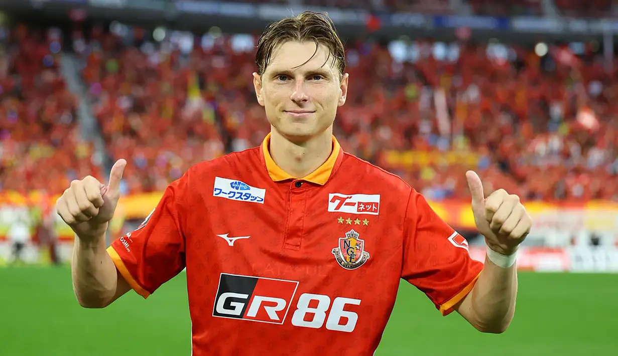 Kasper Junker menempati urutan ketiga daftar pencetak gol terbanyak musim lalu, hanya kalah dari duo top skorer yang sama-sama mencetak 22 gol, Anderson Lopes (Yokohama F. Marinos) dan Yuya Osako (Vissel Kobe). (J.LEAGUE)