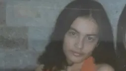 Cinta membagikan potret lawas Astrid Kuya ketika masa remaja. Di dalam foto tersebut, Astrid yang kala itu belum berhijab memiliki rambut hitam lebat sebahu. Foto ini pun membuktikan bahwa istri Uya Kuya tersebut sudah cantik dan manis sedari dulu. (Liputan6.com/IG/@cintakuya)