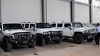 Petugas Rumah Penyimpanan Benda Sitaan Negara (Rupbasan) Klas 1 Jakarta Barat dan Tangerang  merapikan mobil milik Bupati Hulu Sungai Tengah Abdul Latif di Tangerang, Selasa (20/3). Mobil tersebut merupakan sitaan KPK. (Merdeka.com/Arie Basuki)
