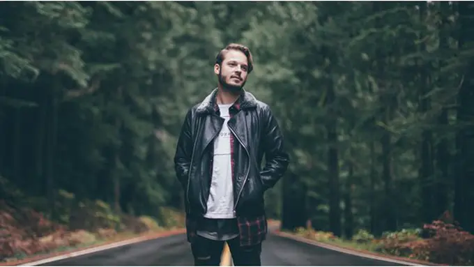 Pria Narsis/copyright unsplash.com/@lionsdenpro