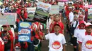 Masyarakat dari Presidium Rakyat Menggugat melakukan demo di depan Gedung MPR/DPR, Senayan, Jakarta, Jumat (23/3). Dalam aksinya mereka menuntut Penolakan UU No. 2/2018 tentang MD3 terkhusus pada pasal 73;122;245. (Liputan6.com/Johan Tallo)