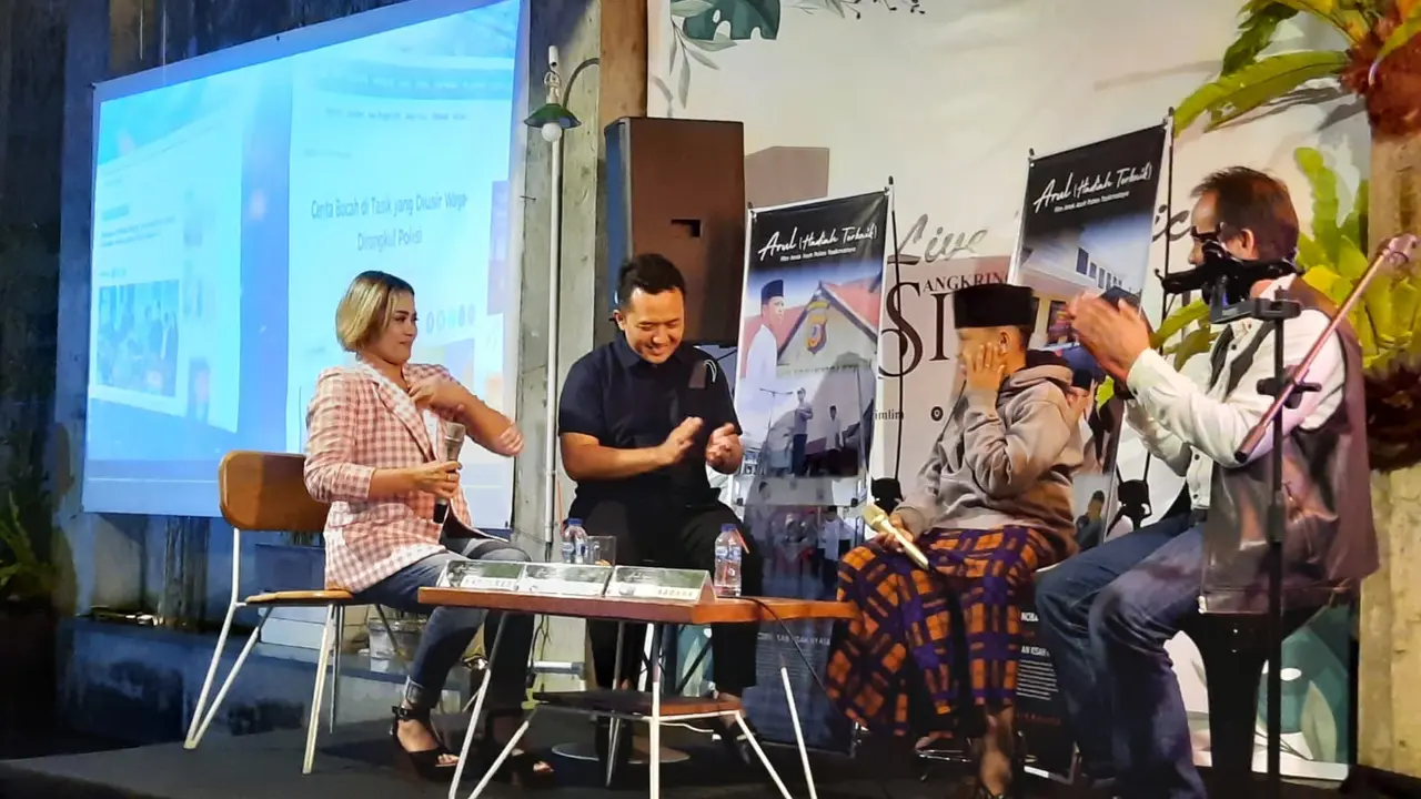 Kapolres Tasikmalay AKBP Rimsyahtono bersama Arul dan Sutradara daerah Tasikmalaya dalam launching film pendek 'Arul Hadiah Terbaik' beberapa waktu lalu.