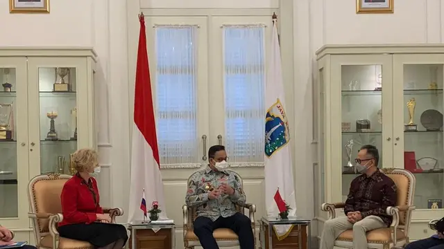 Peresmian Patung Yuri Gagarin yang menjadi tanda hubungan diplomatik antara Indonesia dan Rusia yang dihadiri oleh Gubernur DKI Anies Baswedan, Wamenlu RI Mahendra Siregar dan Dubes Federasi Rusia Lyudmila Vorobieva.