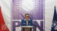 Ketua Umum PAN Zulkifli Hasan memberikan pernyataan saat deklarasi dukungan di Jakarta, Rabu (22/3). Dewan Pengurus Pusat PAN secara resmi mendeklarasikan dukungan untuk cagub dan cawagub nomor urut tiga Anies-Sandiaga. (Liputan6.com/Immanuel Antonius)