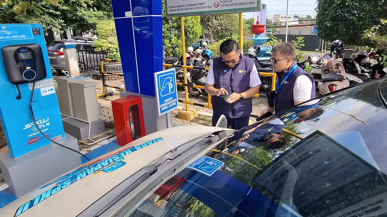 PT PLN (Persero) Unit Induk Distribusi (UID) Lampung menyiapan puluhan Stasiun Pengisian Kendaraan Listrik Umum (SPKLU) untuk persiapan Lebaran 2026.