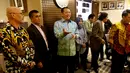 Ketua DPR Bambang Soesatyo (tengah) saat menerima kedatangan Din Syamsuddin bersama Aliansi Masyarakat Peduli Tragedi Kemanusiaan Pemilu 2019 di Kompleks Parlemen, Jakarta, Selasa (14/5/2019). Din mengusulkan pembentukan TGPF meninggalnya petugas KPPS dalam Pemilu 2019. (Liputan6.com/ JohanTallo)