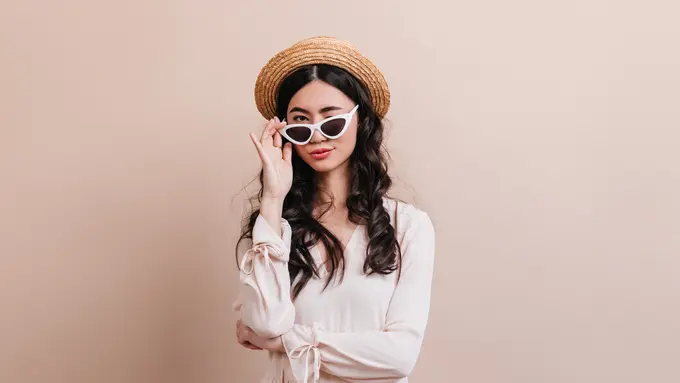 perempuan berkacamata