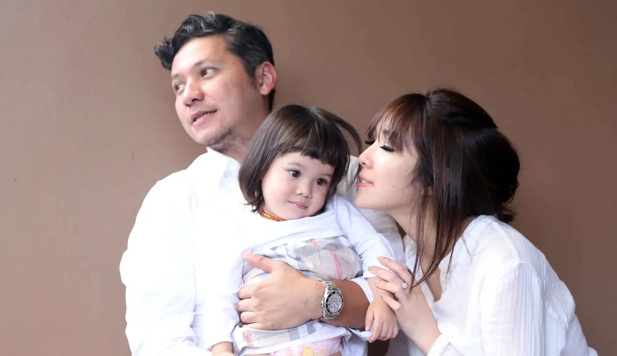 Keseriusan dan kesungguhannya merawat Gempi, Gisell pun masih enggan jika harus menambah momongan lagi. Bukan tak ingin, namun ia berpikir masih harus membesarkan Gempi dan mengurus keluarganya. (Nurwahyunan/Bintang.com)