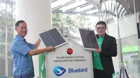 Berkolaborasi dengan SUN Energy, Bluebird akan memasang sistem panel surya pintar pada area pool Bluebird untuk memasok energi ke area operasional dan kantor Bluebird.