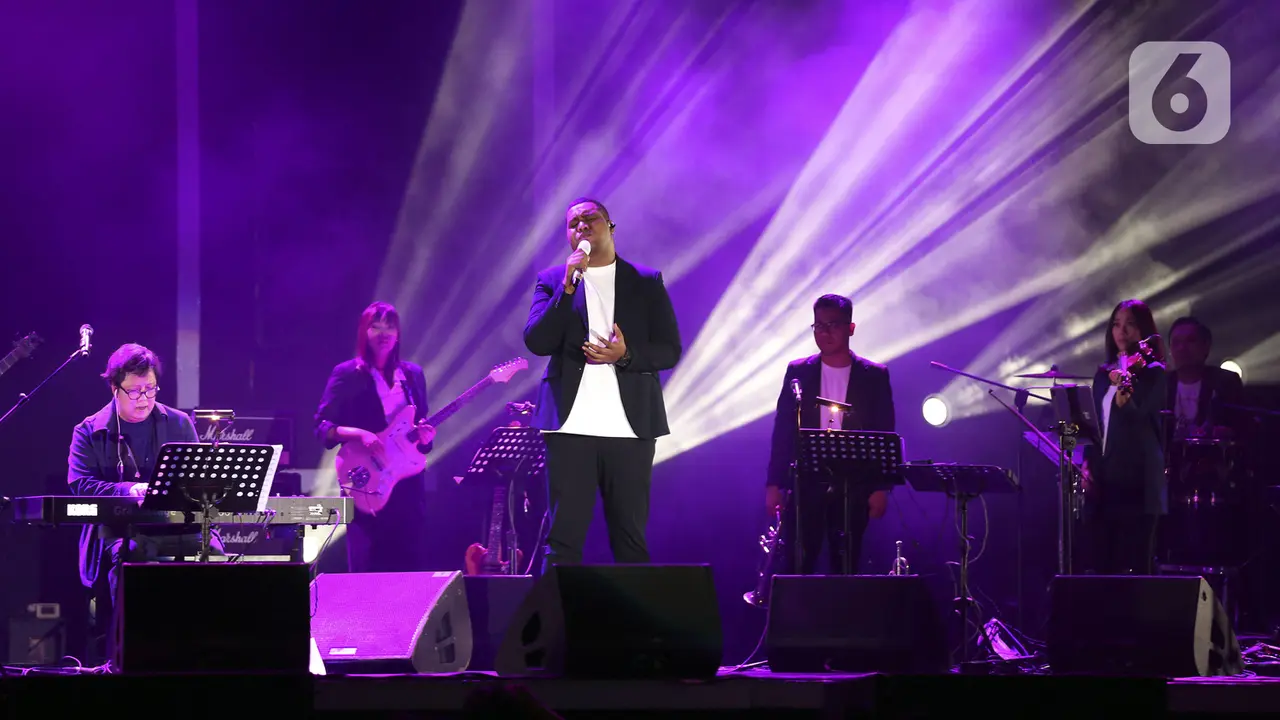 FOTO: Erwin Gutawa Kolaborasi Bersama Ruth Sahanaya dan Andmesh Kamaleng di Java Jazz Festival 2022