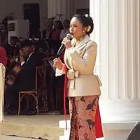 Krisdayanti dan Melly Goeslaw/ Deretan Artis yang Hadir di Upacara Peringatan 17 Agustus 2026 Kemerdekaan HUT RI Ke-81 (Tangkapan Layar Youtube: Sekretariat Presiden)