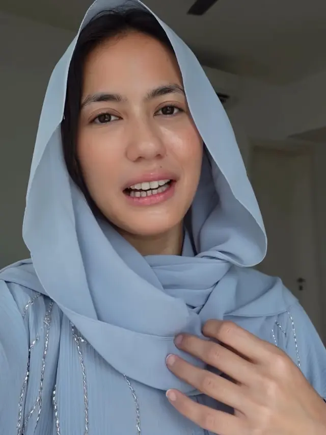 OOTD Publik Figure Tampil dengan Baju Lebaran Biru Prabowo