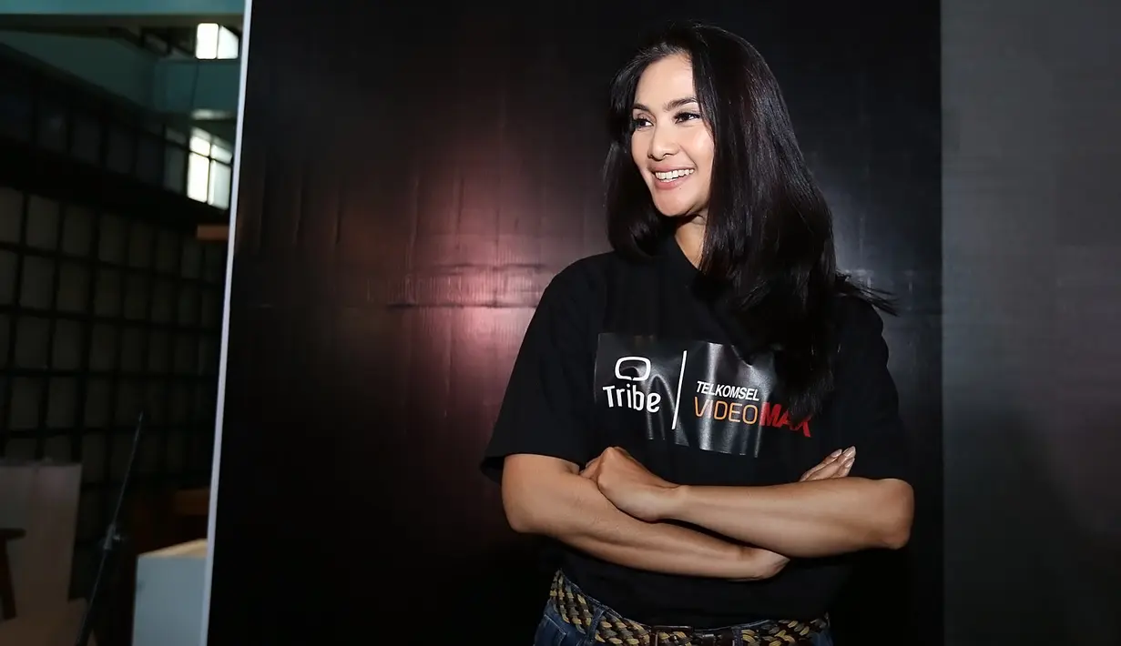 Dalam mini series ini, Maudy juga merasakan tamparan kerasa dari aktor Roy Marten. Tamparan hingga memar itu, membuat Maudy merasa senang. Padahal, sang suami tak tega melihat foto yang dikirim. (Bambang E Ros/Bintang.com)