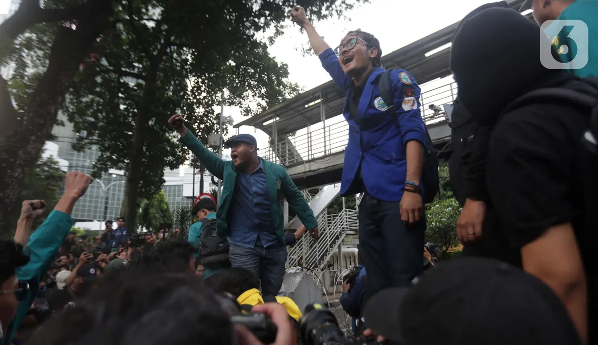 Pengunjuk rasa meminta pemerintah melakukan evaluasi terhadap kebijakan Makan Bergizi Gratis. (Liputan6.com/Helmi Fithriansyah)