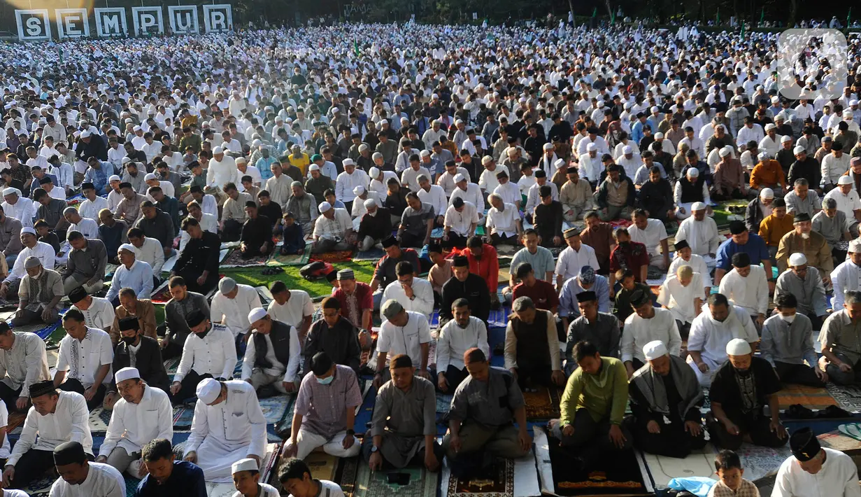 <p>Sholat Idul Adha yang digelar Pengurus Daerah Muhammadiyah (PDM) Kota Bogor tersebut dipimpin langsung oleh Ketua PDM Ustaz Maizar Madsuri. Dia pun turut menjadi khatib. (merdeka.com/Arie Basuki)</p>