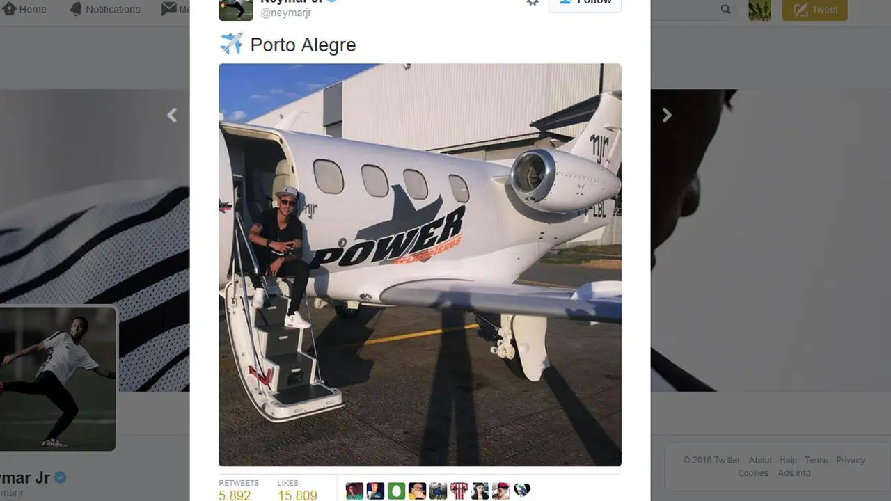 Pesawat pribadi Neymar disita oleh pengadilan Brasil.