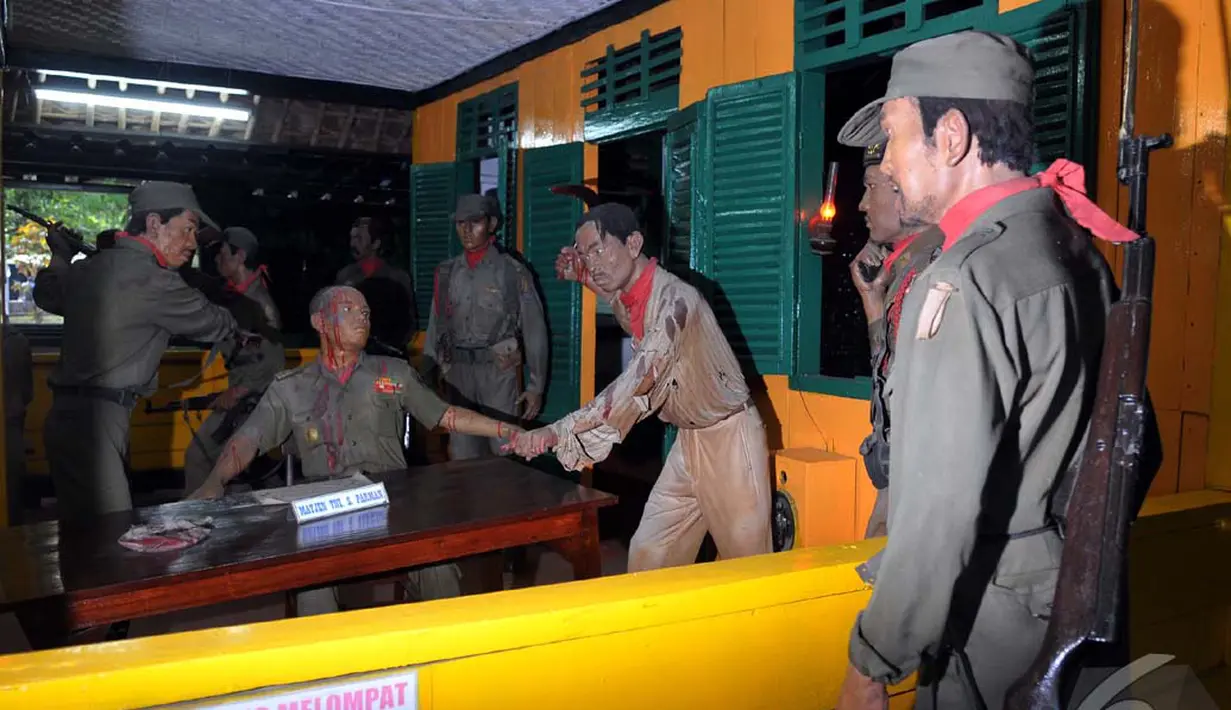 Patung-patung di Museum Lubang Buaya yang menggambarkan suasana penyiksaan PKI terhadap para Jenderal, Jakarta, Selasa (30/9/2014) (Liputan6.com/Johan Tallo)