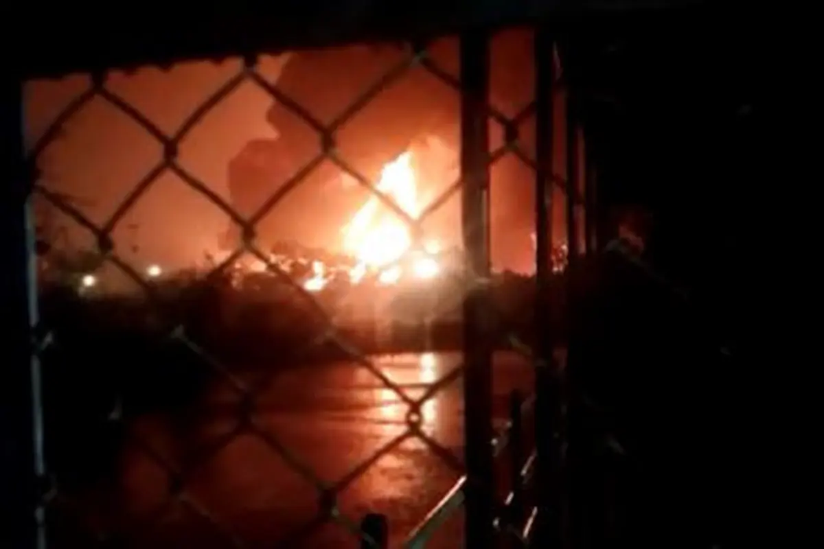Kilang Pertamina Cilacap, Jawa Tengah, terbakar Jumat malam (11/6/2021). (Foto: Istimewa)