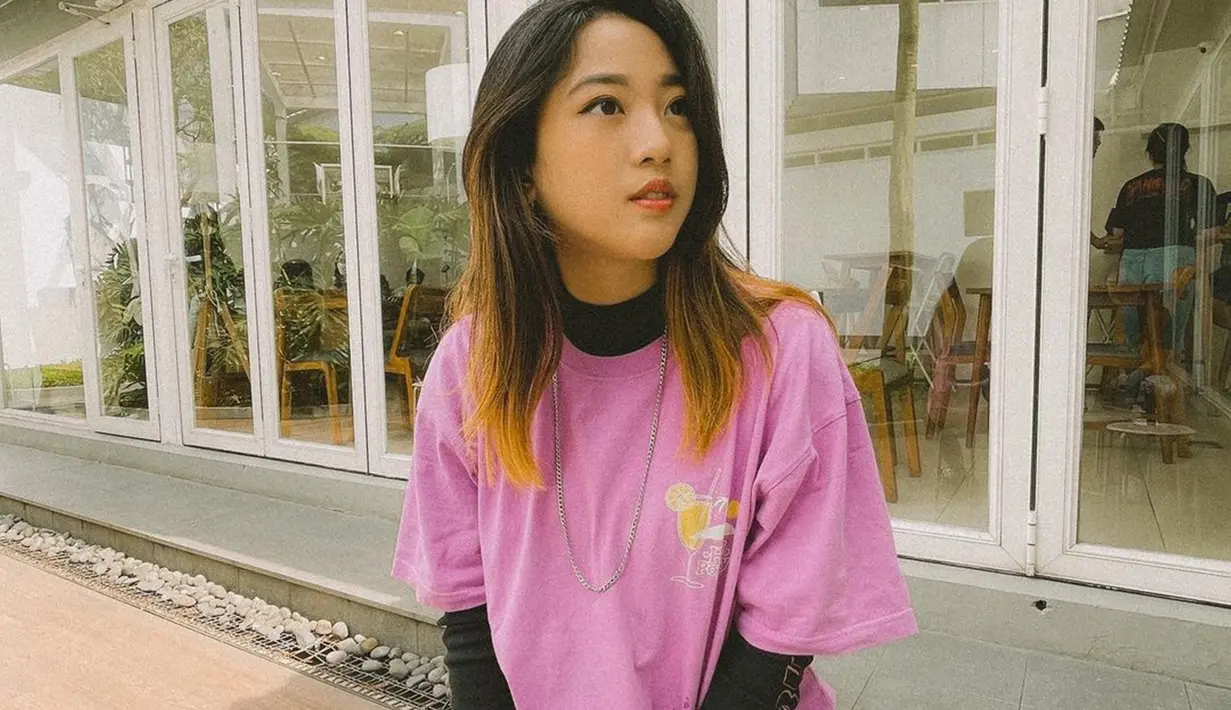 Pemeran Ronaldowati diperankan oleh Nona Berlian. Nona Berlian berparas cantik dengan rambut panjang. Kini ia tetap aktif di dunia hiburan sebagai gamers. Nona kerap abadikan momen ia saat asyik bermain game. (Liputan6.com/IG/nonaberlian)