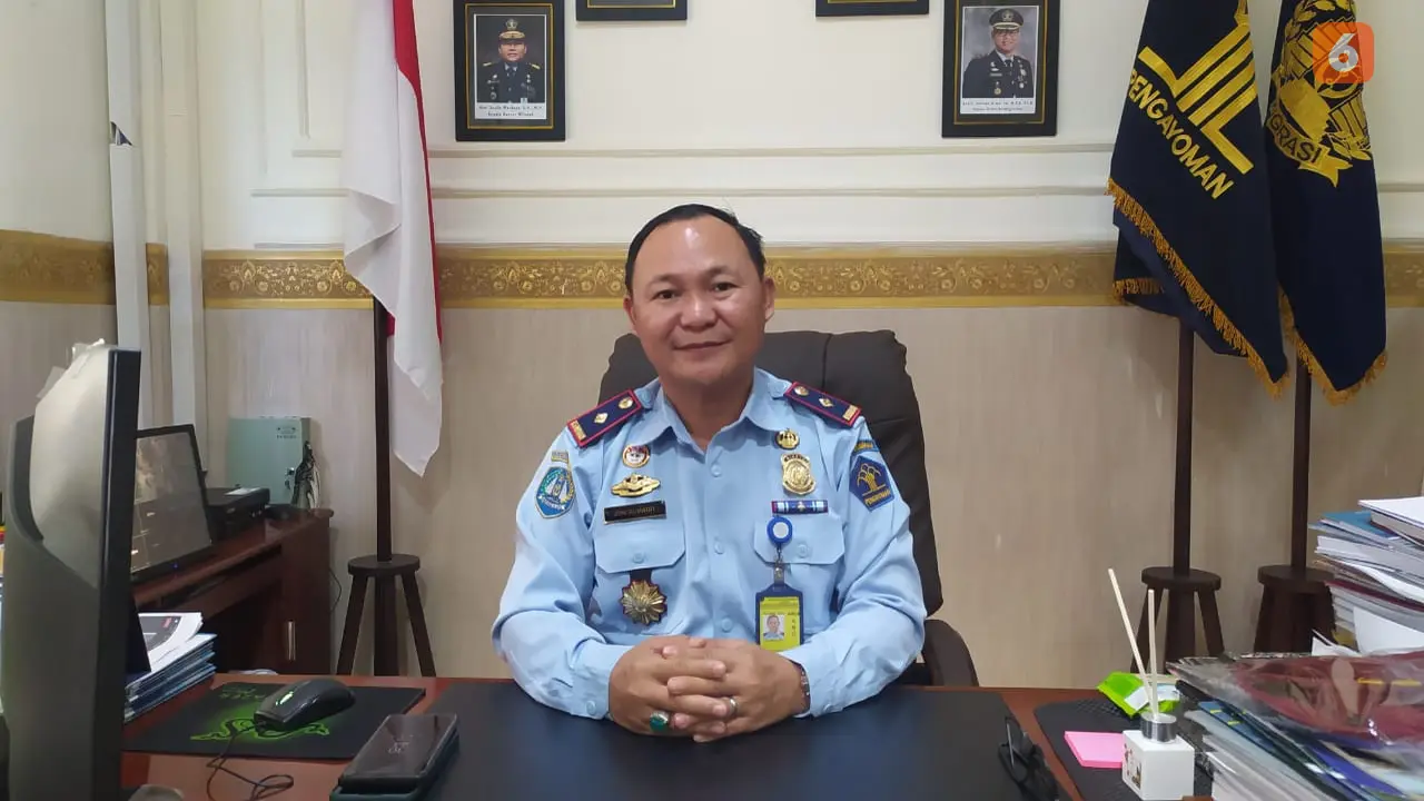 Kepala Kantor Imigrasi Kelas I TPI Gorontalo, Joni Rumagit