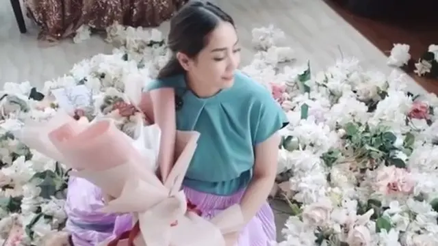 6 Potret Ulang Tahun Pernikahan Raffi Ahmad dan Nagita Slavina yang ke-6, Romantis