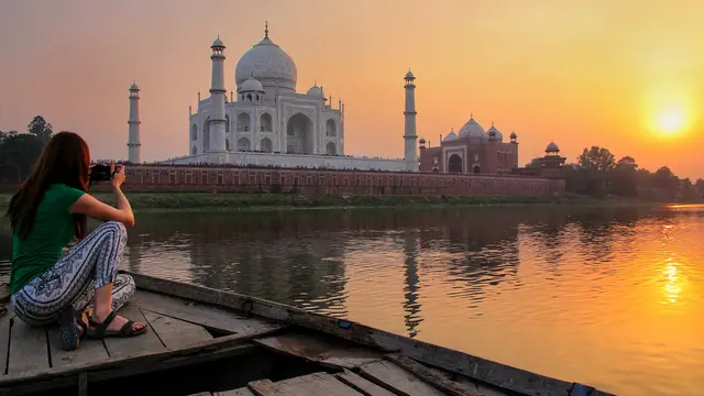 6 Fashion Items Untuk Tampil Nyaman dan Chic Saat Liburan ke India