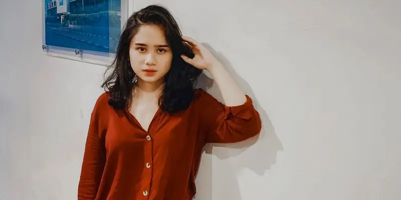 FOTO: Gaya Tissa Biani saat Pai Outfit Merah, Elegan dan Memesona