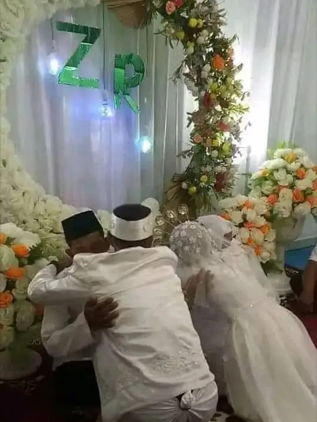 6 Momen Apes saat Resepsi Pernikahan Ini Bikin Nyesek