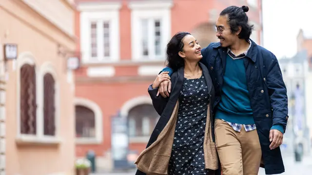 pasangan cinta romantis